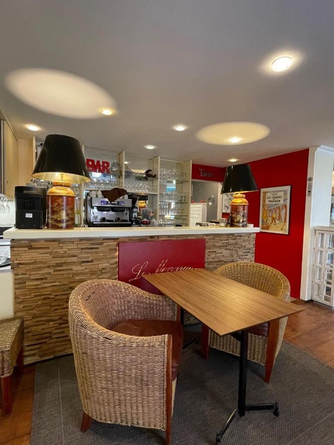 Logis Hotel Restaurant Le Monarque Blois Exterior foto